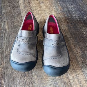 Womens size 6 Keen shoes